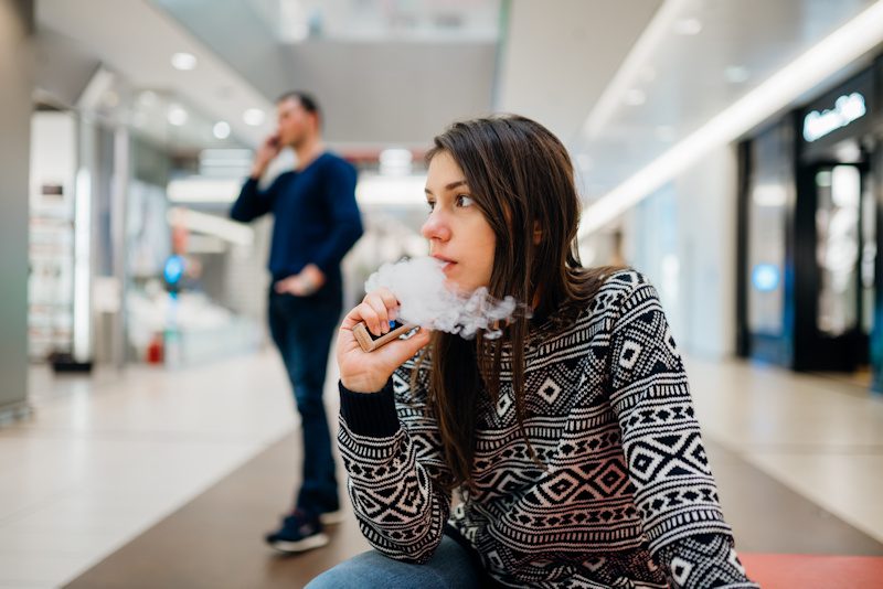 teen vaper